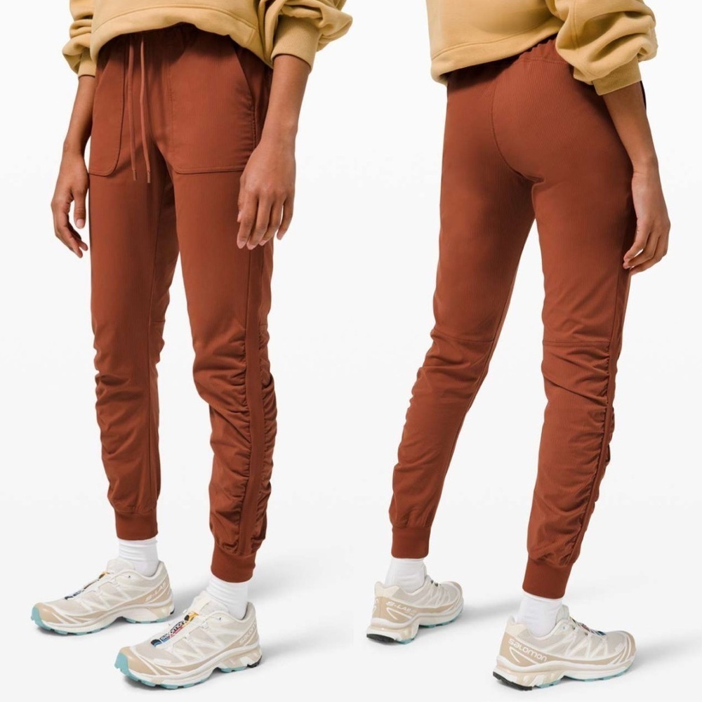 Lululemon women’s Beyond the Studio Jogger pants in Dark Terracotta size 4
